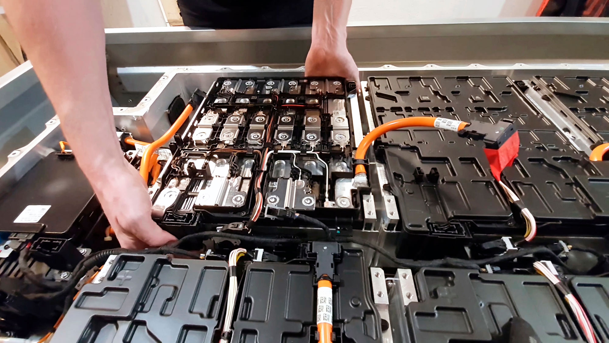 E-Auto-Batterien als Stromspeicher! Second-Life-Batterien