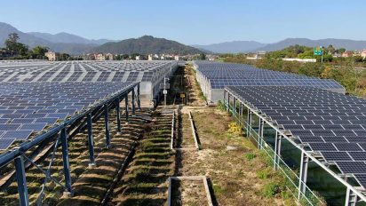 Photovoltaikanlage auf einem Feld