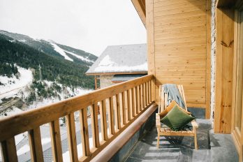 Balkon einer Unterkunft im Skigebiet