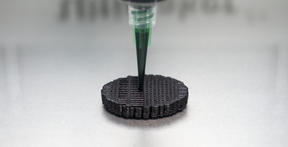 Eine 3D-gedruckte Pilz-Elektrode in Nahaufnahme