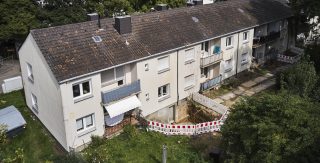 Blick auf eine typische Häuserzeile aus den 50er Jahren