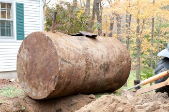 Bild eines alten Öltanks