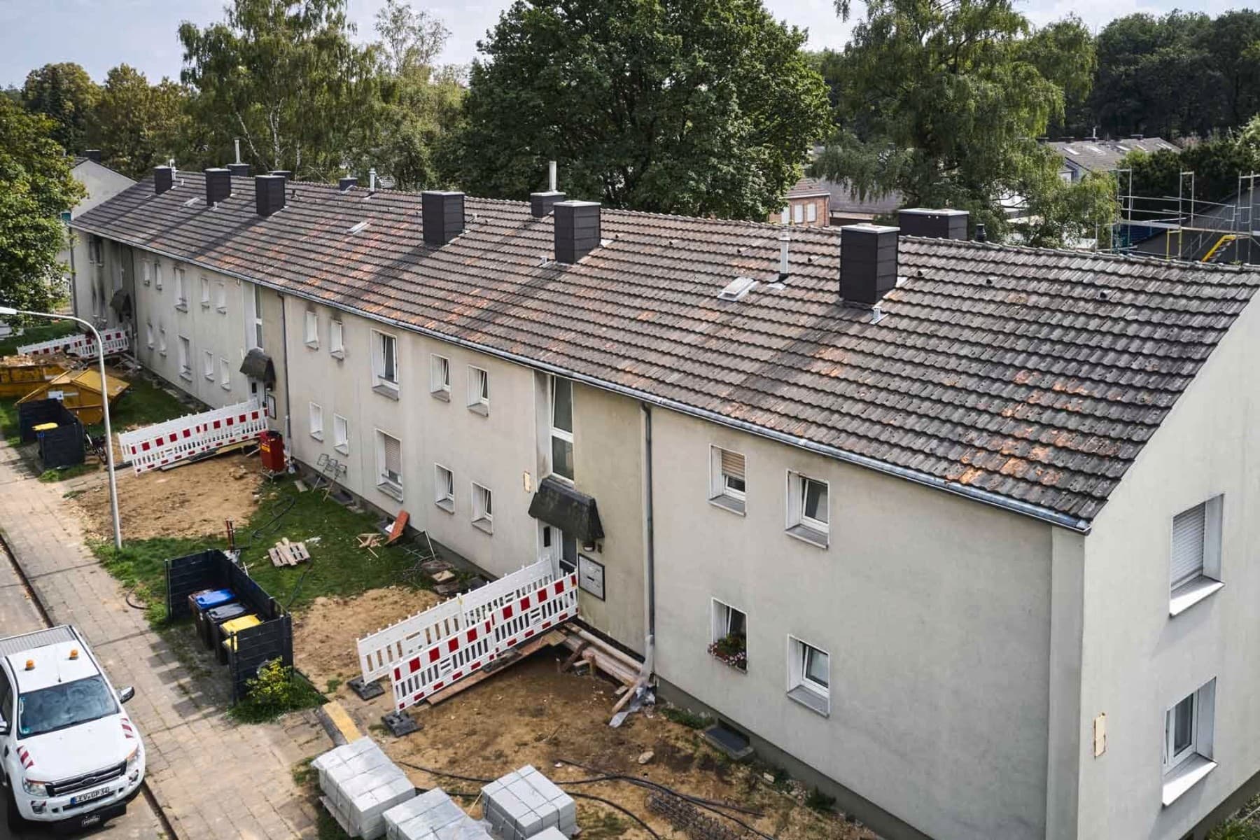 Frontansicht der Häuser vor der Sanierung