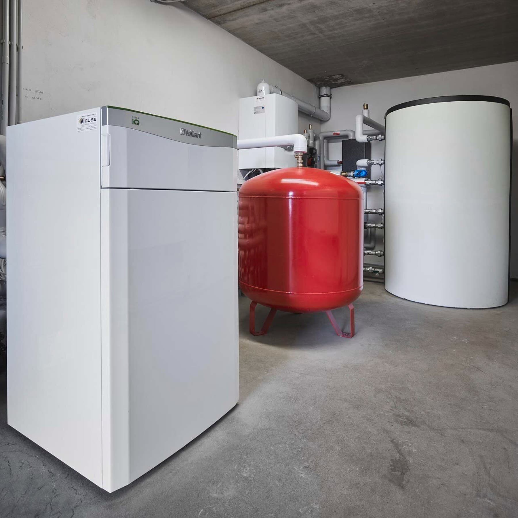 Heizungskeller mit mehreren Vaillant Geräten