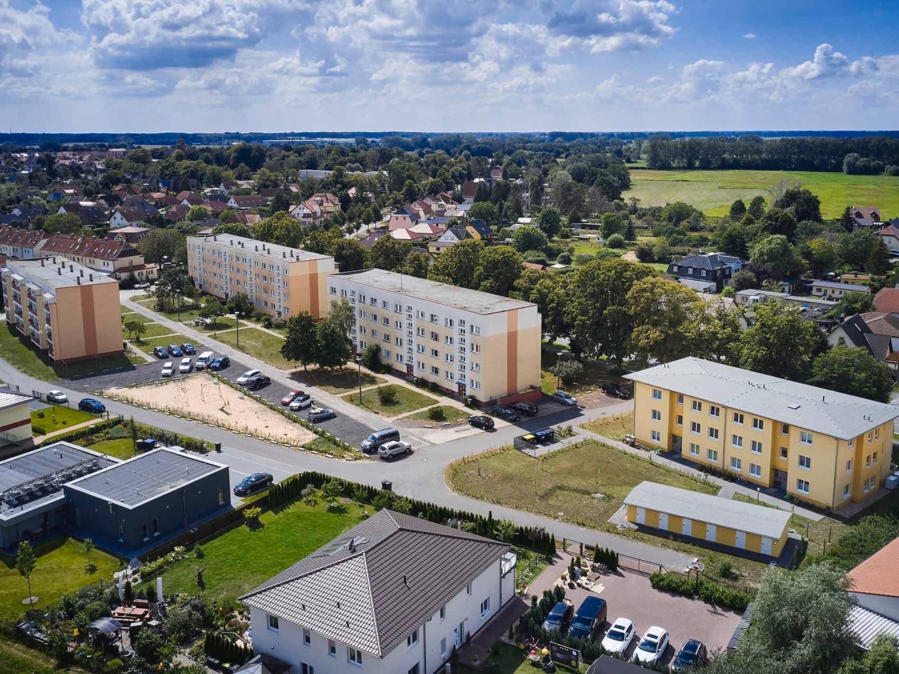 Außenansicht der Mehrfamilienhäuser aus Vogelperspektive