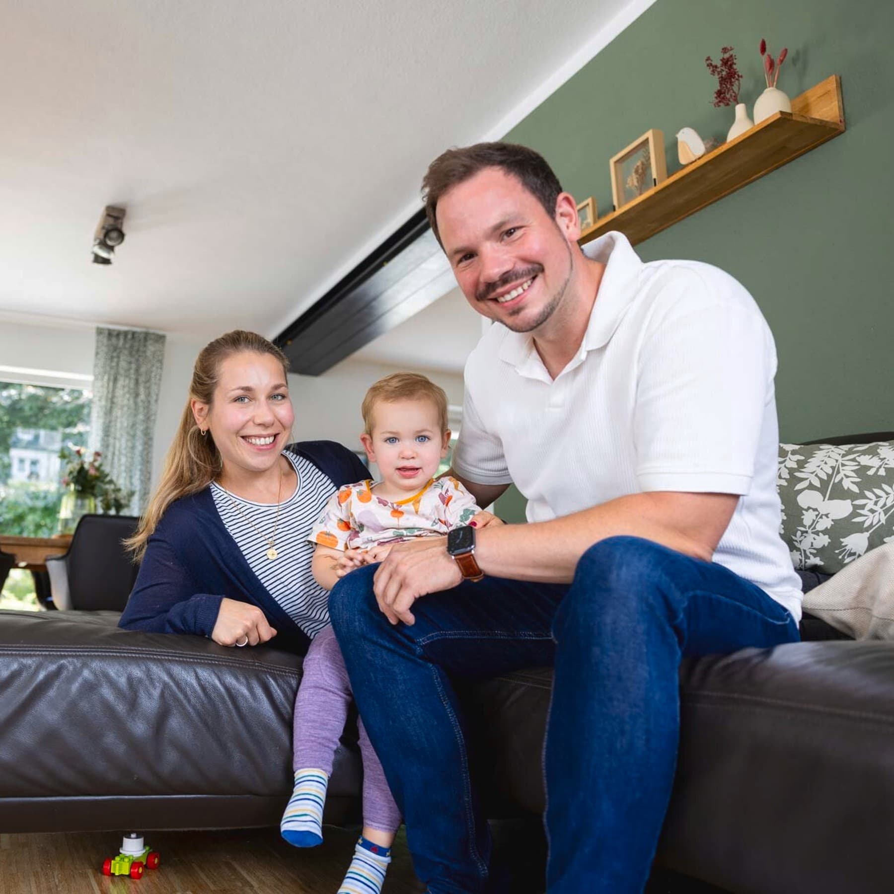 Bild von Familie Eichholtz auf der Couch