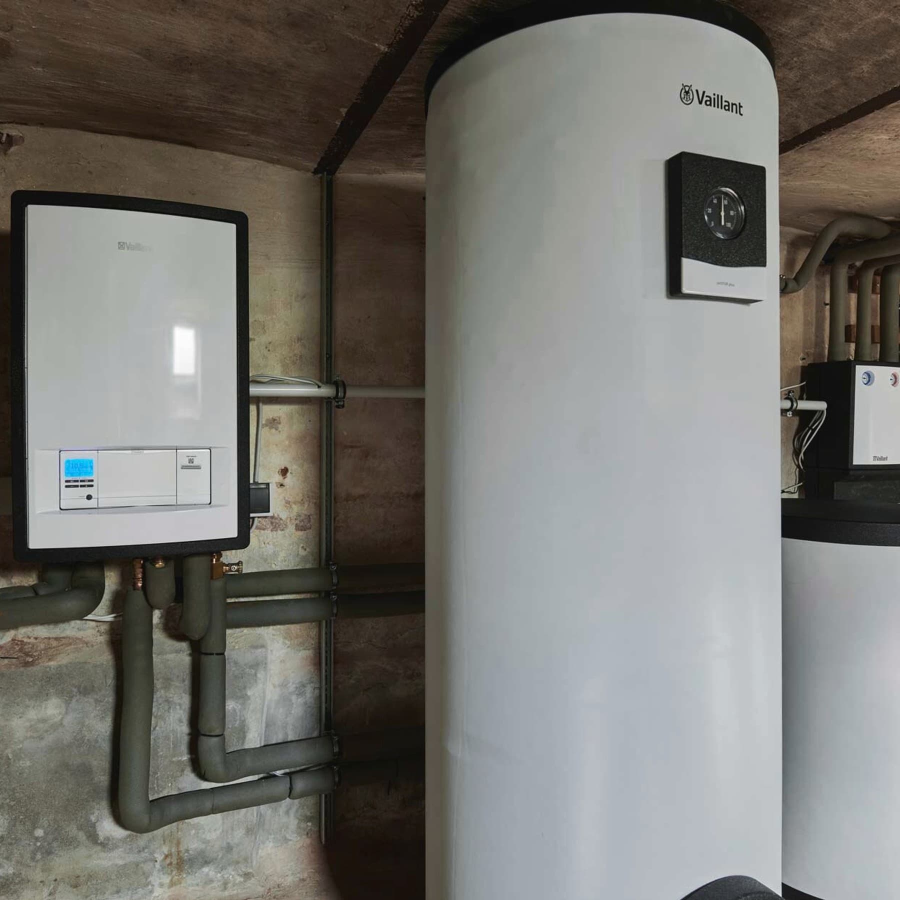 Heizraum mit mehreren Vaillant Geräten