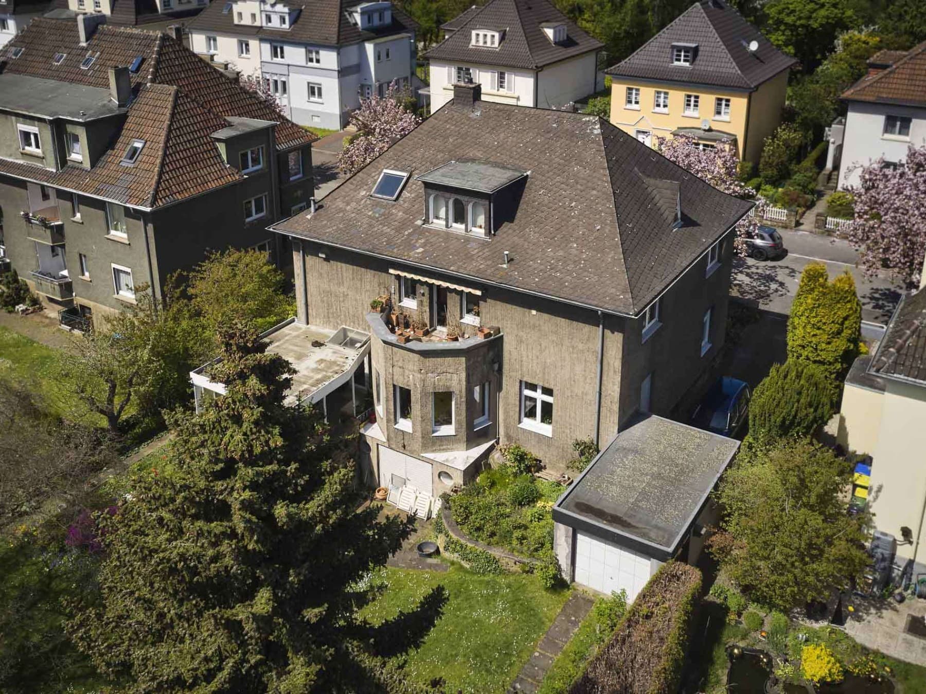 Alte Stadtvilla aus Vogelperspektive