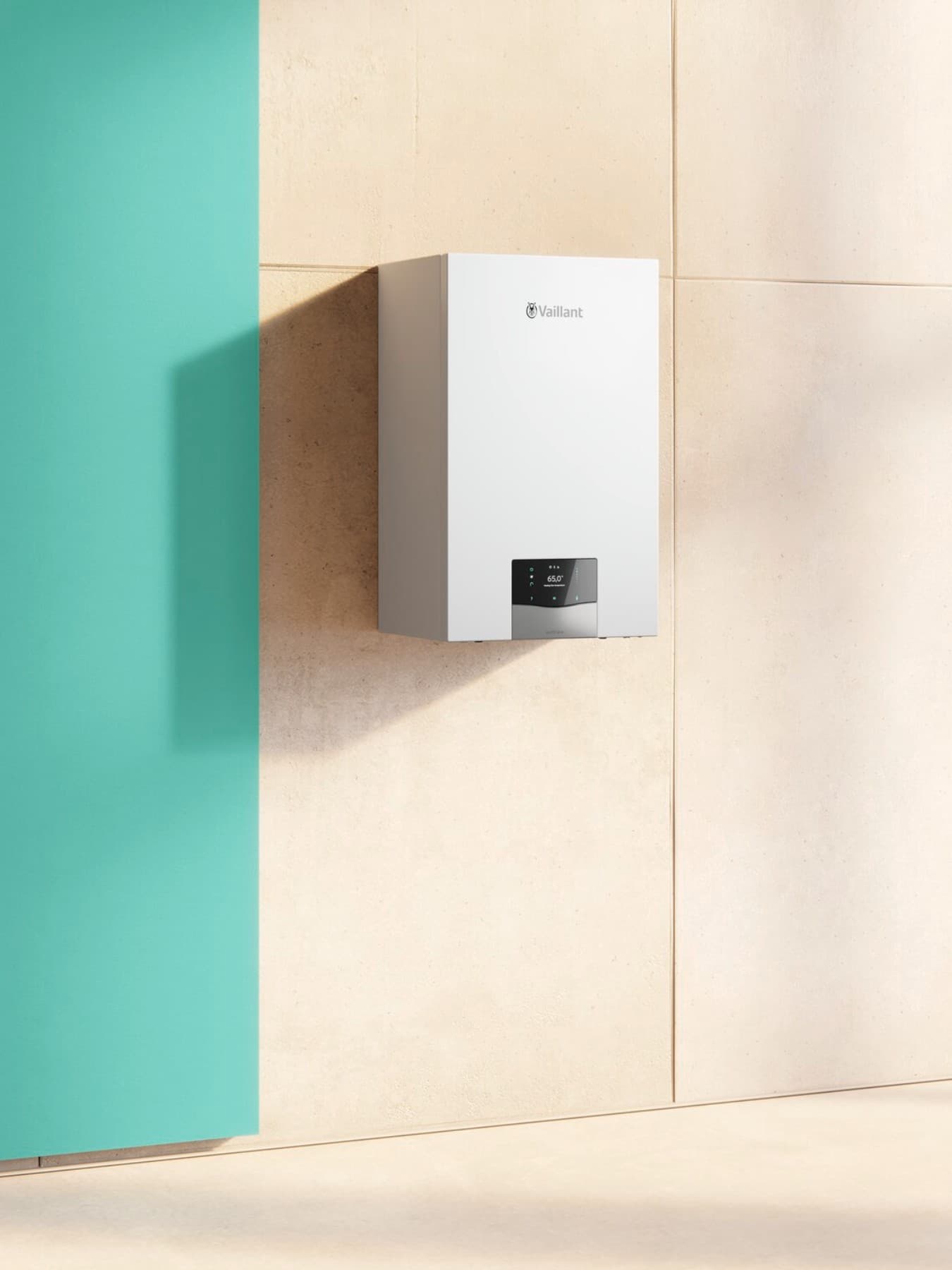 Gas-Brennwert Wandgerät ecoTEC auf Fließen neben grünem Hintergrund