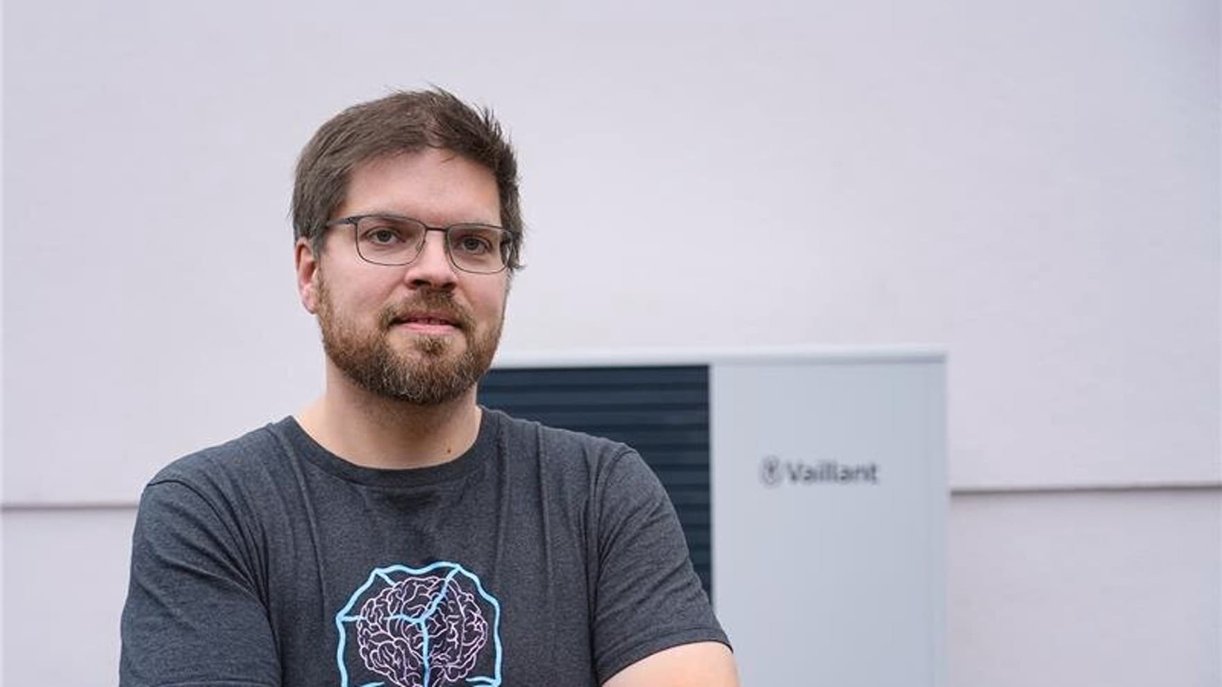 Bild von Andreas Dantz vor seiner Vaillant Wärmepumpe