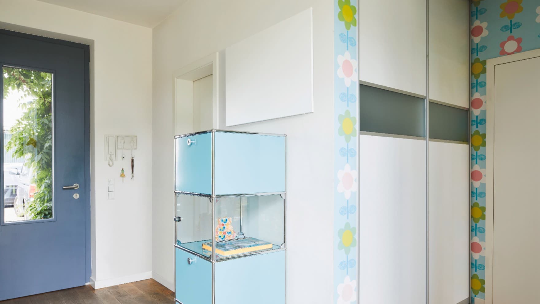 Zusatzheizung in der Wand im Eingangsflur