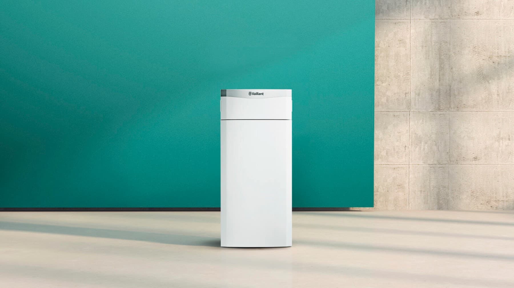 Der ecoCOMPACT von Vaillant steht vor einer grünen Wand