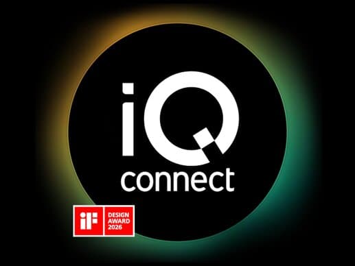 Ein weißes kleines i und ein großes weißes Q, darunter das Wort connect in weiß auf grünem Grund.