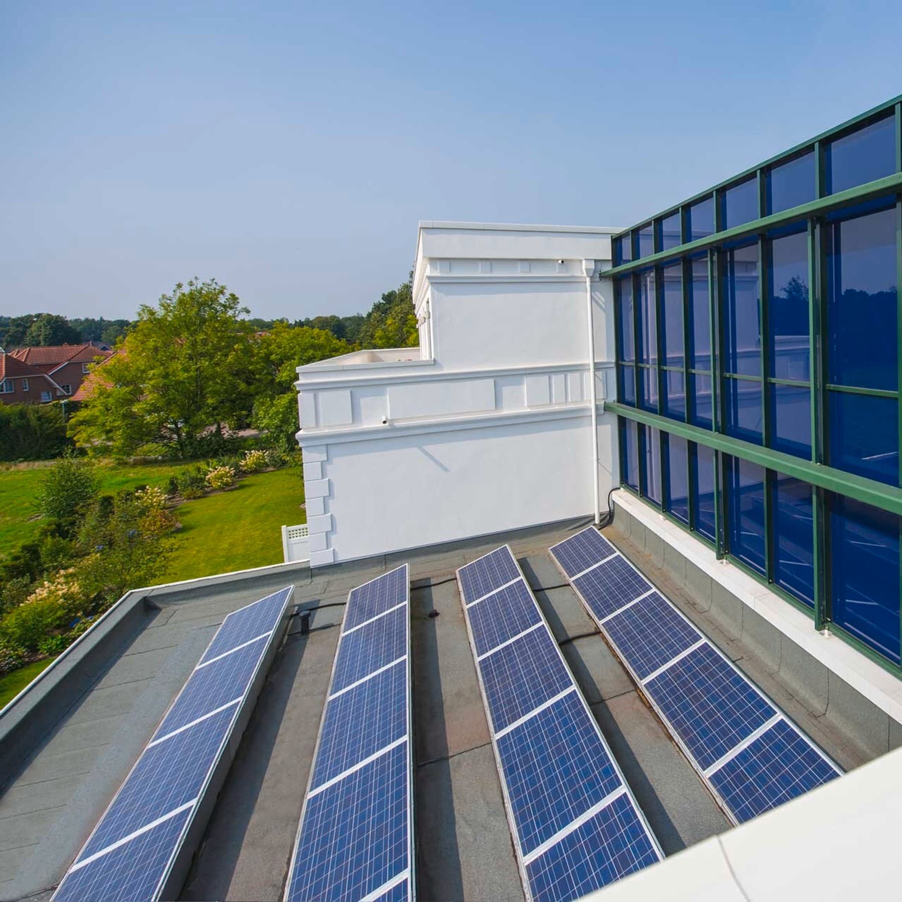 Dach mit Photovoltaik Anlage