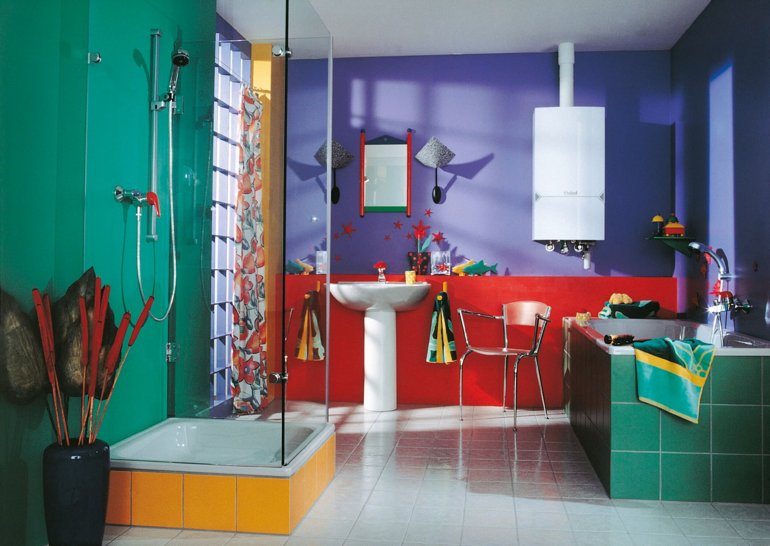 Ein ecoTEC an einer Wand im Badezimmer