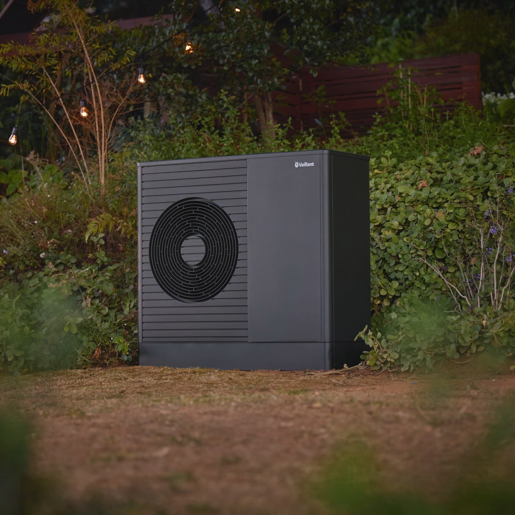 Vaillant Wärmepumpe im Garten