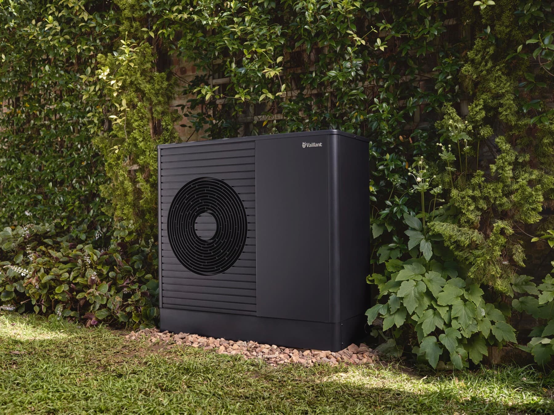 Vaillant Wärmepumpe im Garten