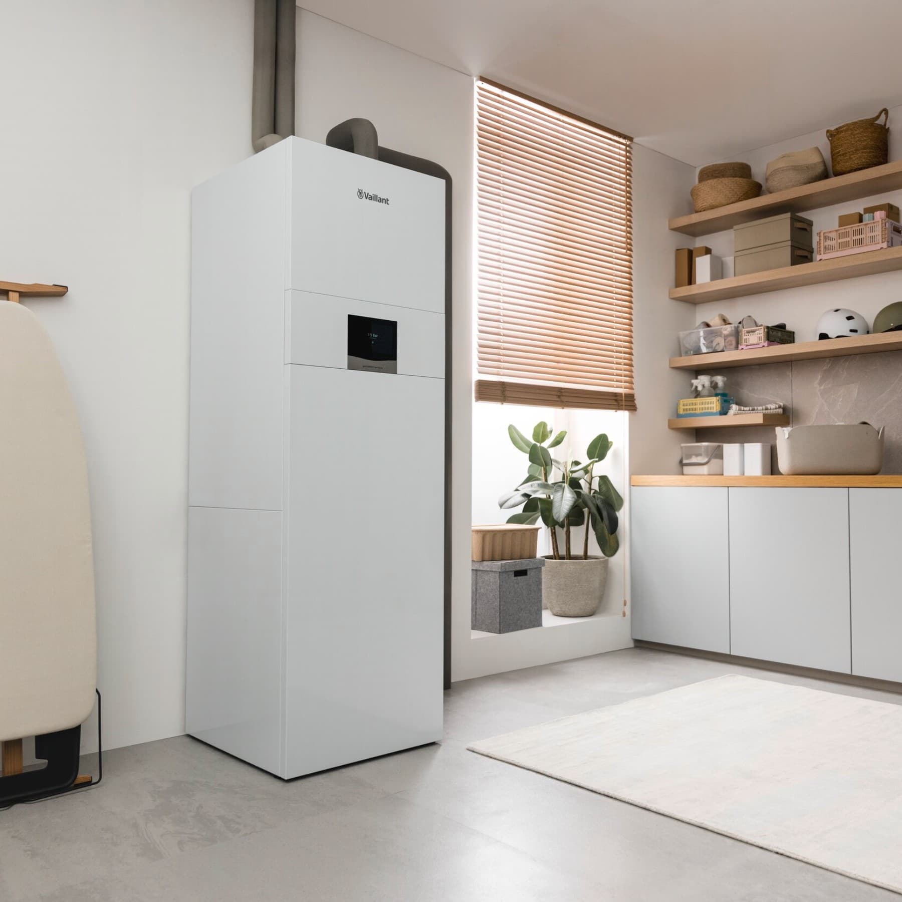 Wärmepumpe geoCOMPACT exclusive von Vaillant im Hauswirtschaftsraum.