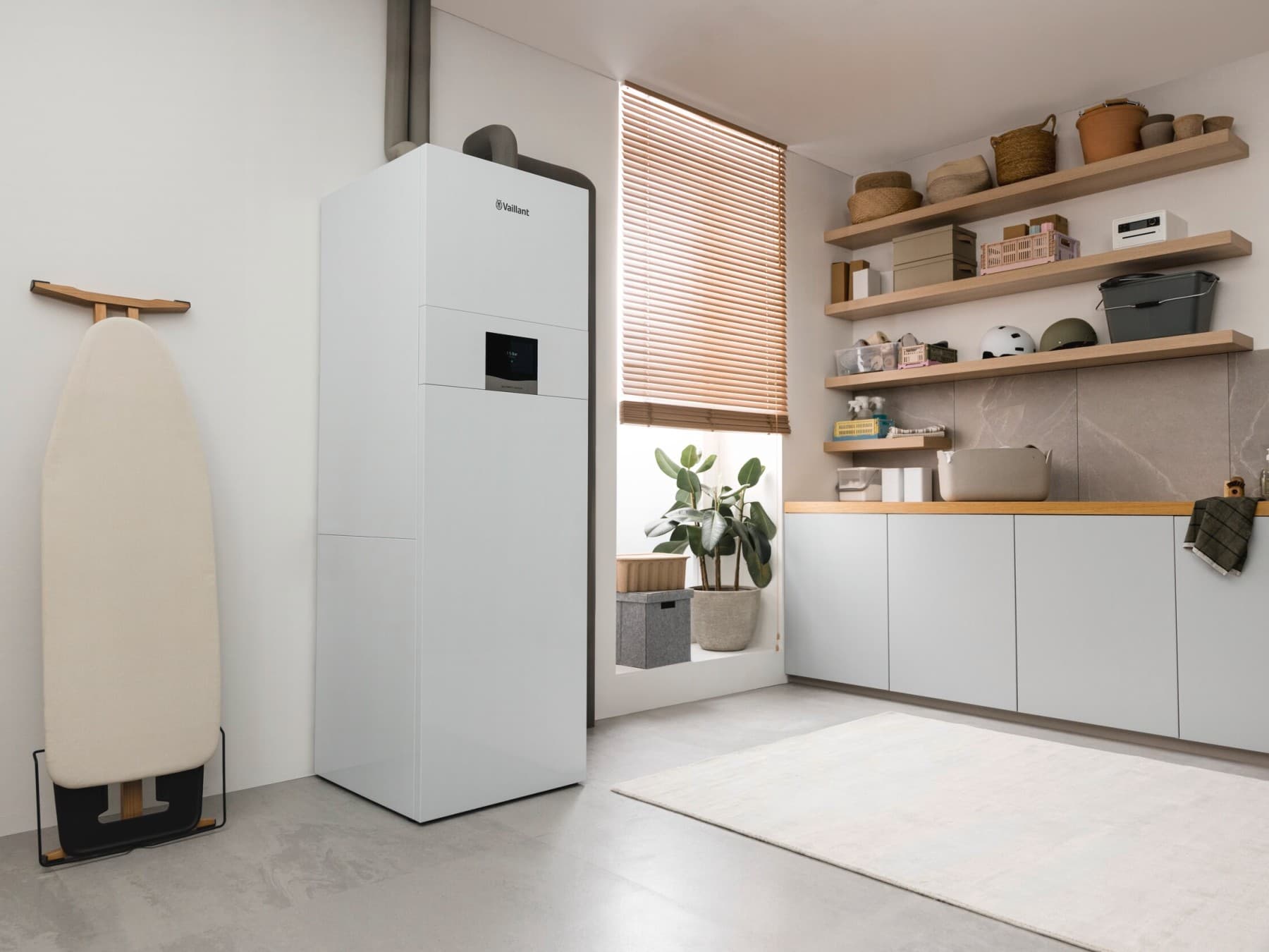 Im Keller aufgestellte Wärmepumpe flexoTHERM exclusive von Vaillant