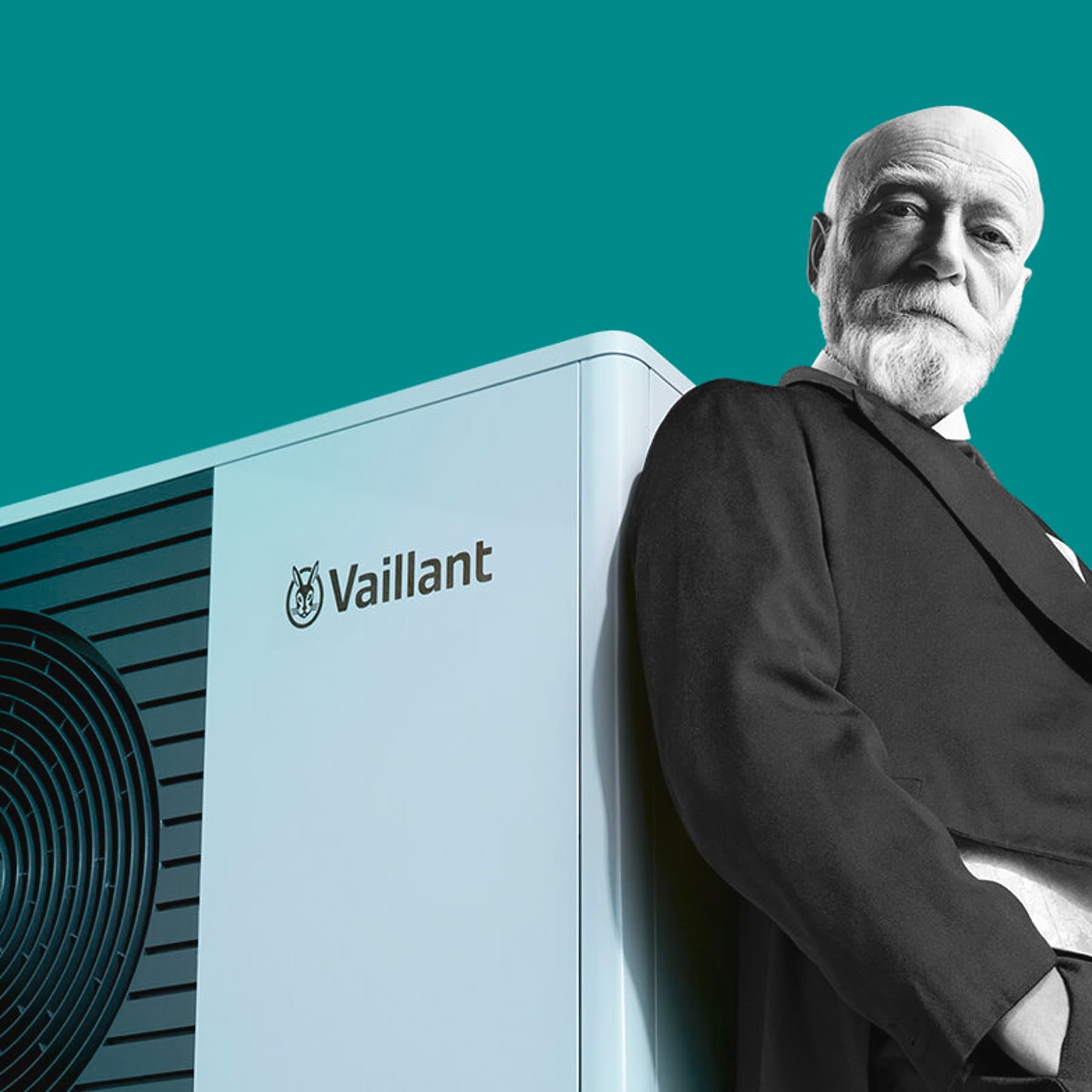 Johann Vaillant lehnt an einer Wärmepumpe