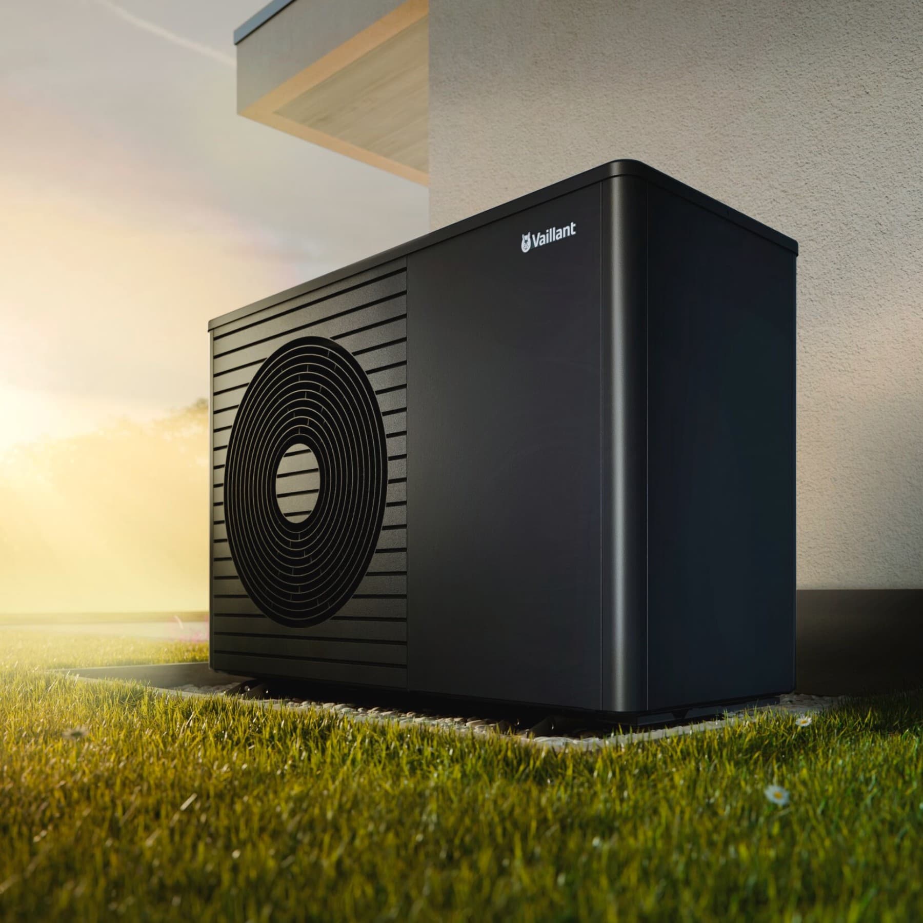 Luft-Wasser-Wärmepumpe aroTHERM plus im Sonnenaufgang