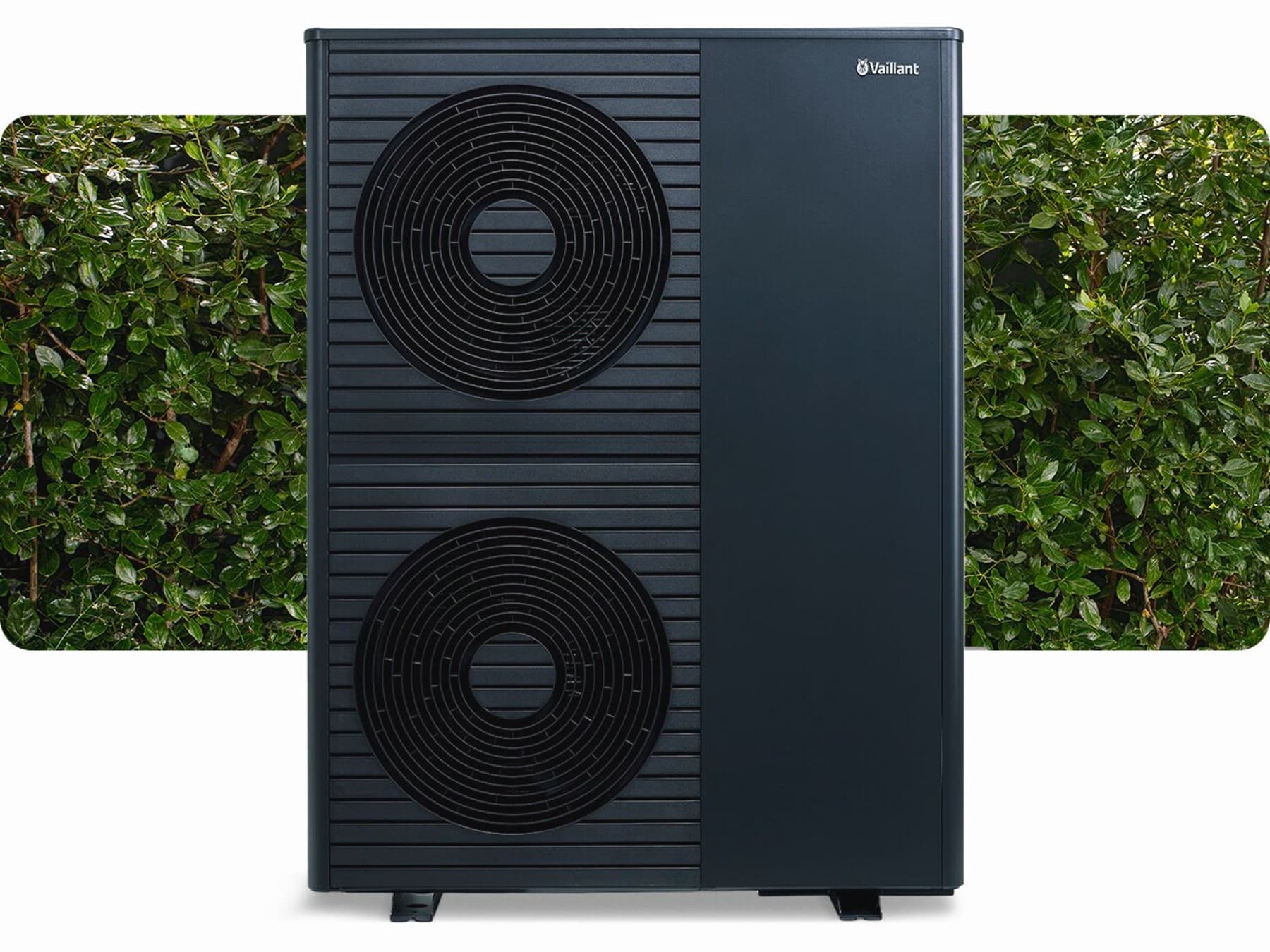 Schwarzgraue Vaillant aroTHERM plus Außenheit mit 12 kW Leistung