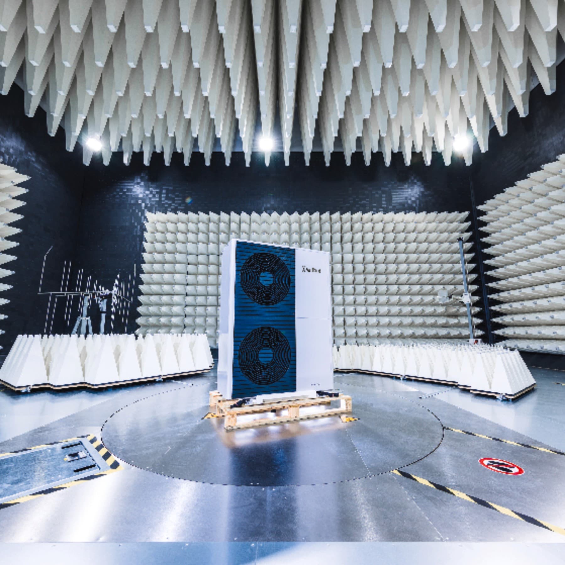 Vaillant Wärmepumpe in einem Testraum.