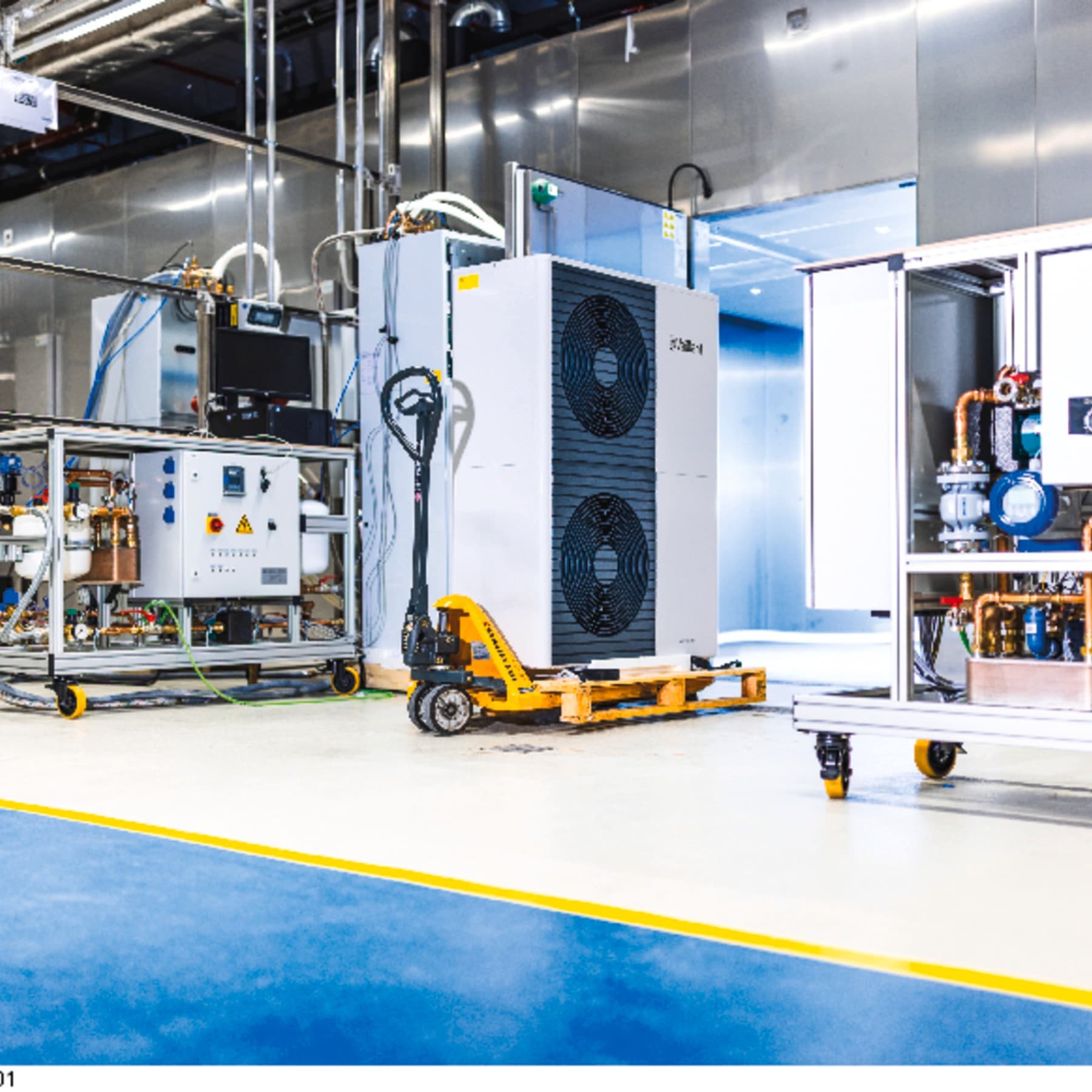 Vaillant Wärmepumpe steht in der Produktionshalle in Remscheid.