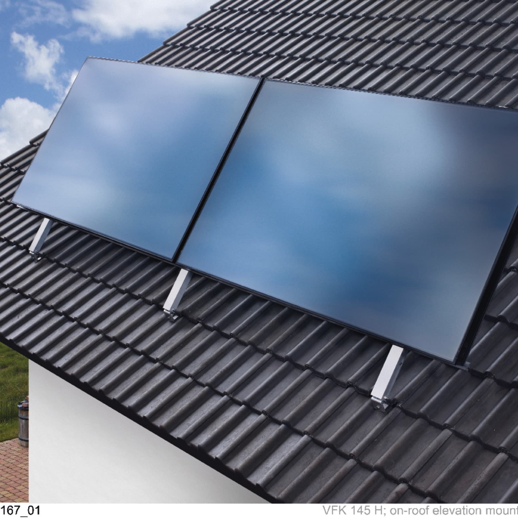 Zwei Flachkollektoren auf einem Dack