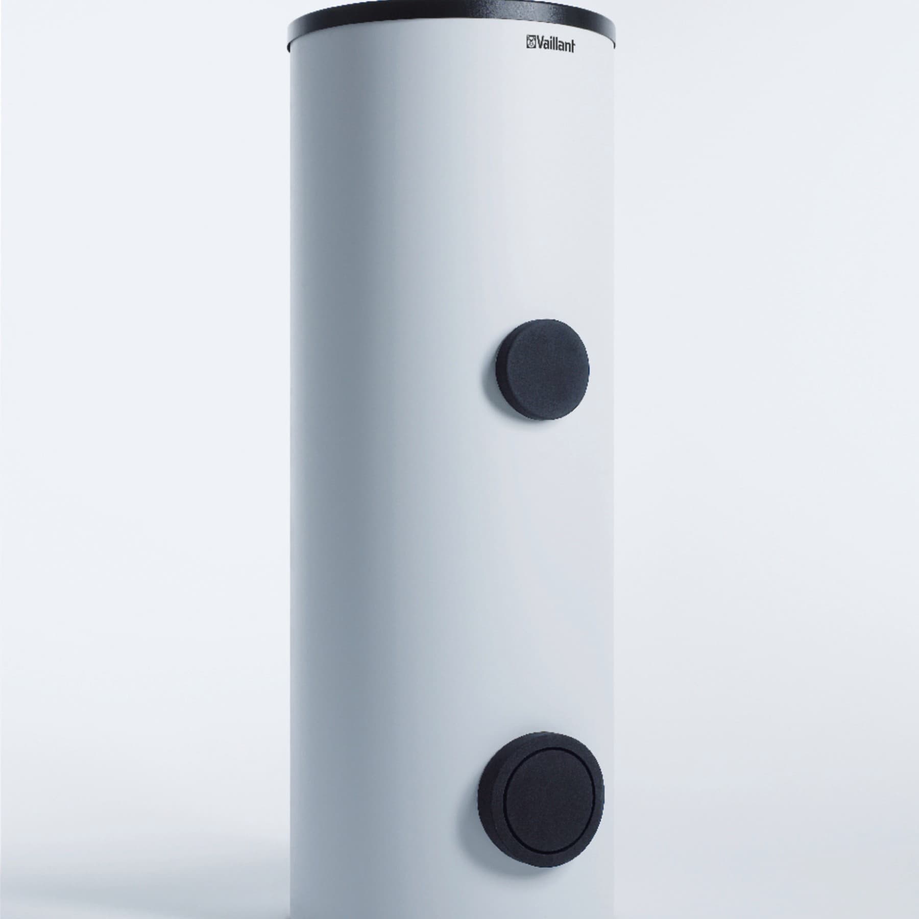 Ein Vaillant Warmwasserspeicher vor einer weißen Wand.