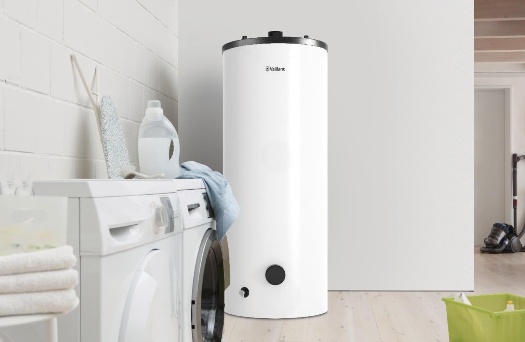 Vaillant Warmwasserspeicher uniSTOR plus VIH RW 250 neben einer Waschmaschine und einem Trockner